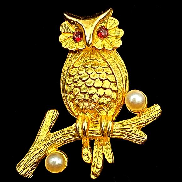 Owl Gold Tone Brooch Bird Branch Faux Pearl Nature Inspired Pin Red Eyes Vintage - Picture 2 of 4